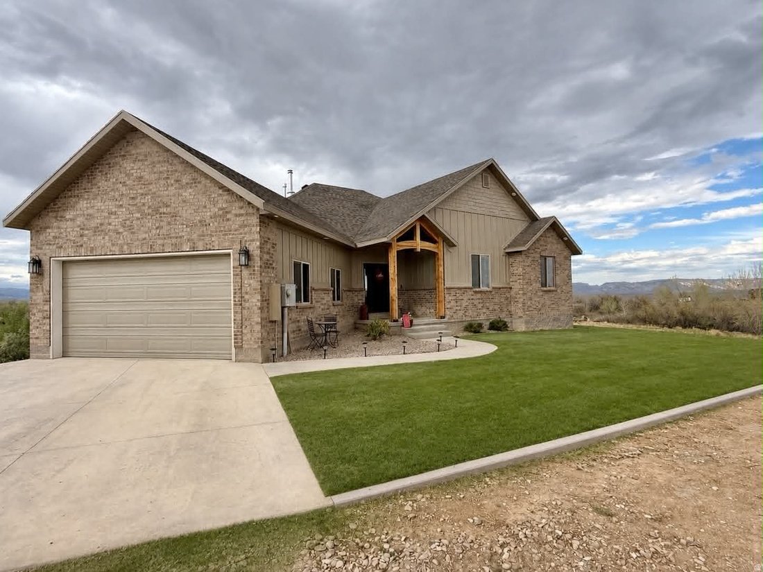 House in Vernal, Utah, United States 2 - 18535078