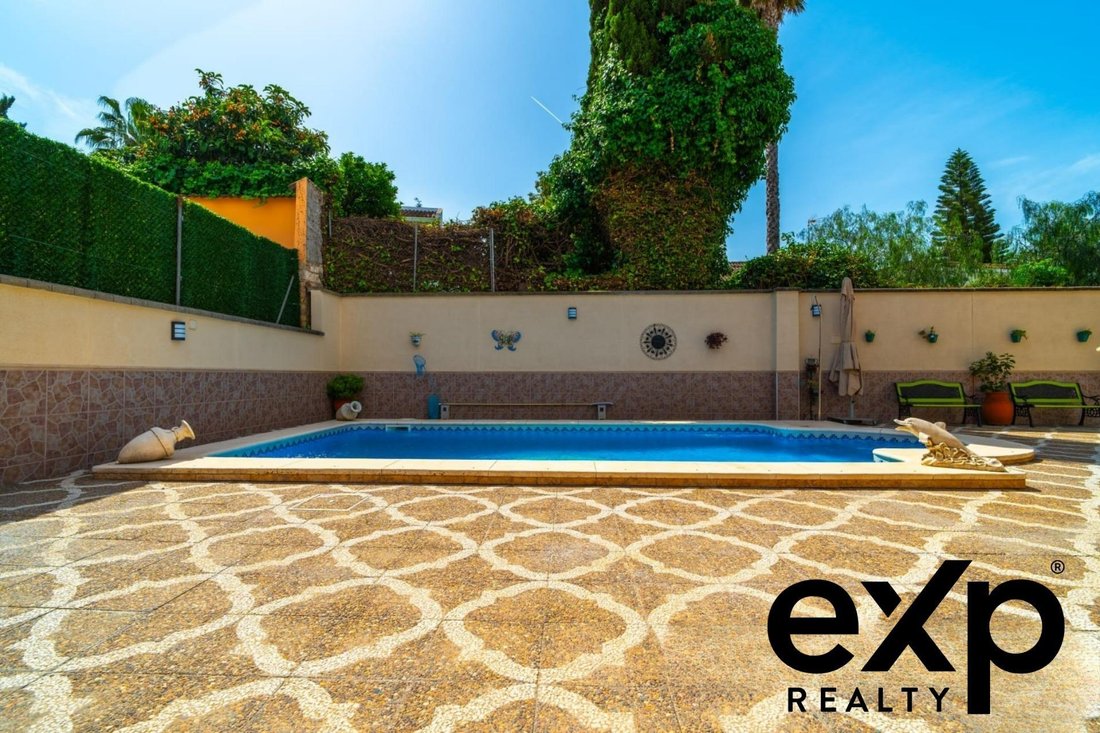 Villa in Montequinto, Dos Hermanas, Spain 2 - 18535541