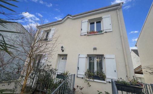 Villa in Plateau-Grèves-Europe-Gare du Stade-Fossés Jean, Colombes, France 1
