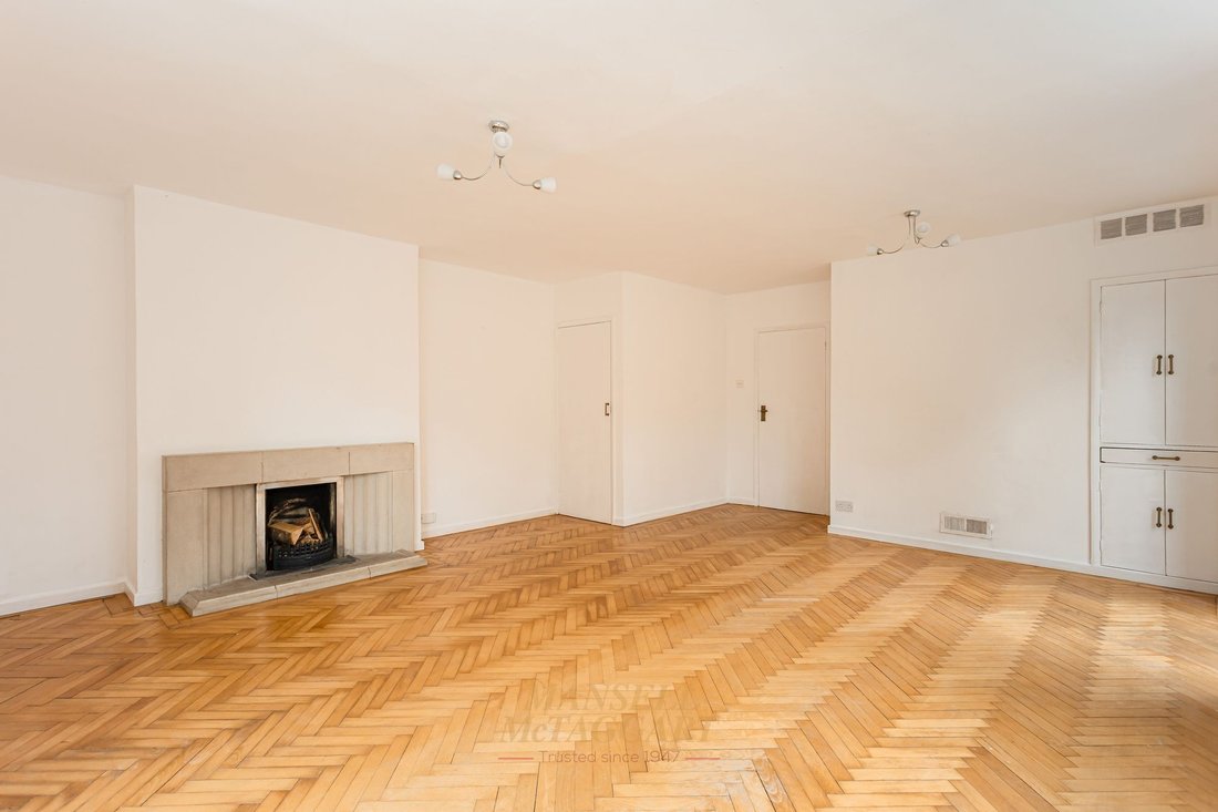 House in Horley, England 5 - 18533364