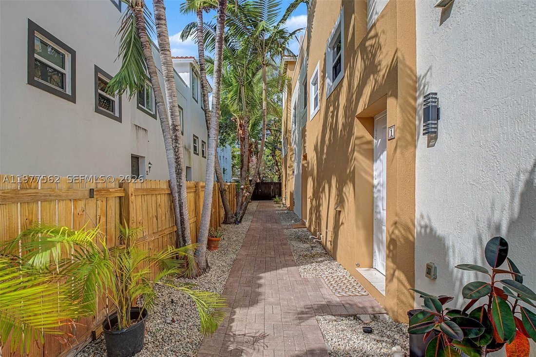 Miami, Florida, United States 2 - 17372706
