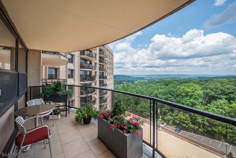 Condo in Verona, New Jersey, United States 1 - 18532432