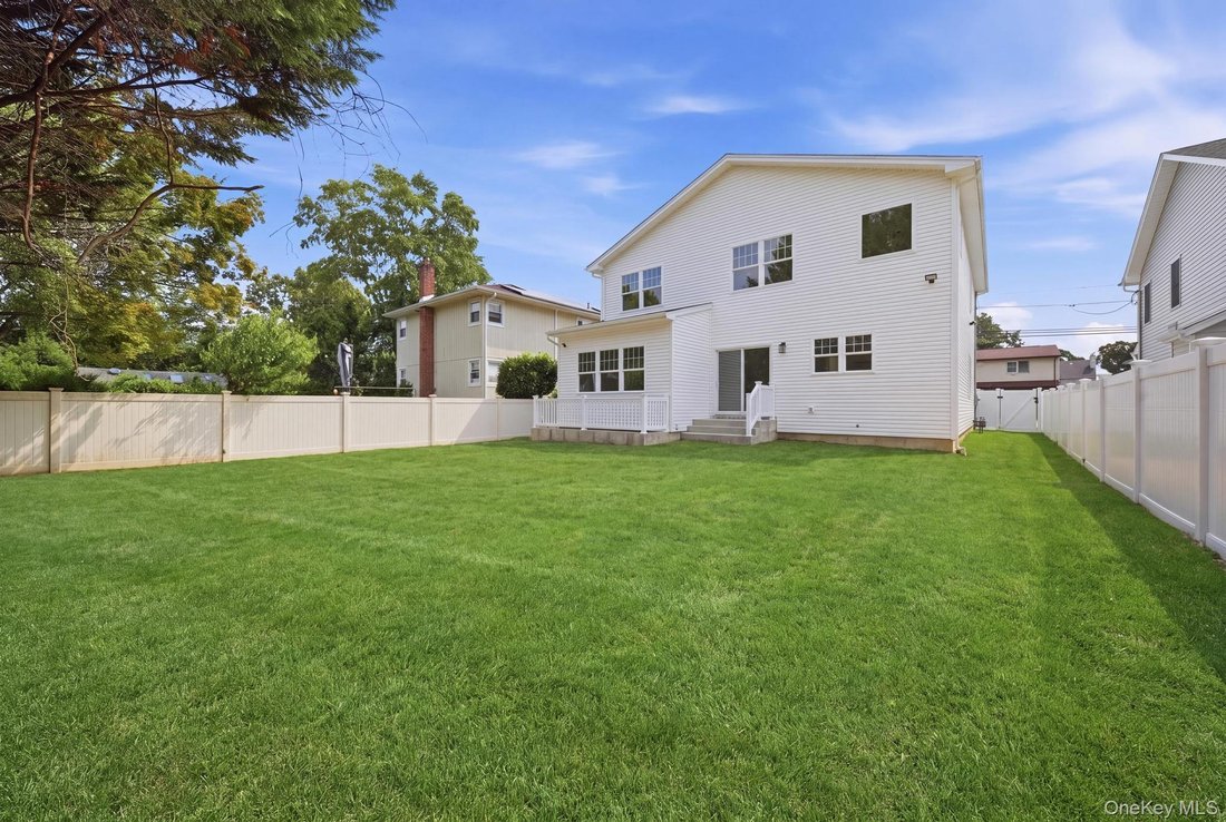 House in Merrick, New York, United States 3 - 18535214