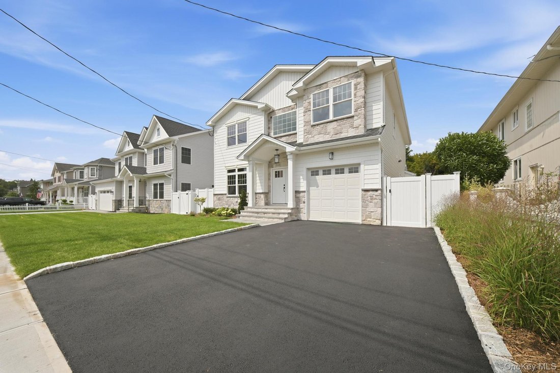 House in Merrick, New York, United States 2 - 18535214