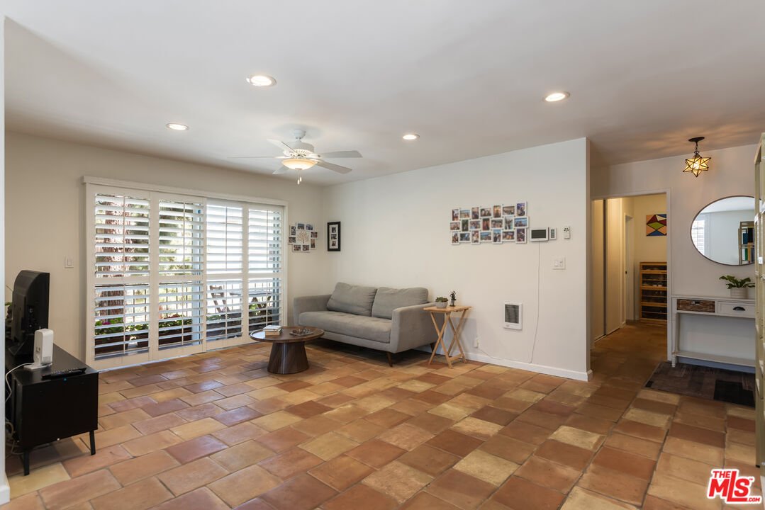 Condo in Los Angeles, California, United States 3 - 18536014