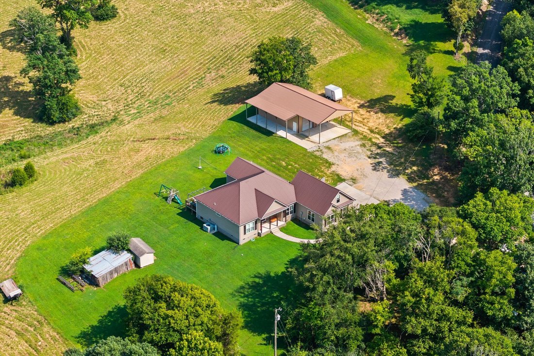 House in Mount Pleasant, Tennessee, United States 1 - 18532402