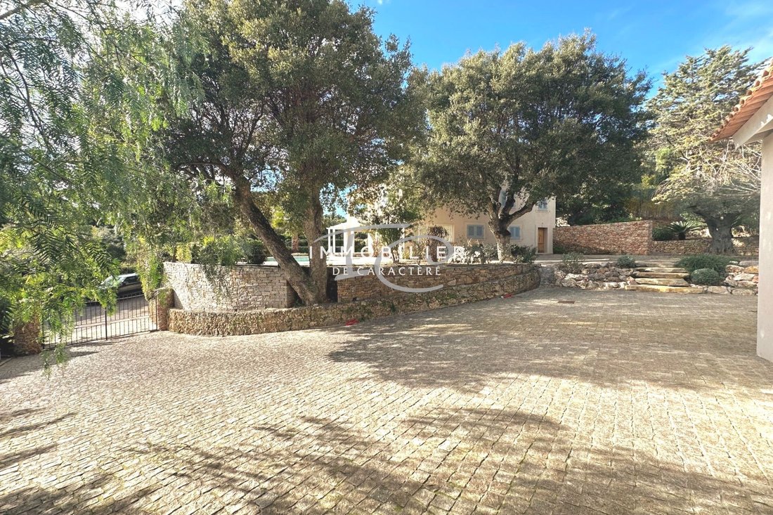 Villa in La Croix-Valmer, Provence-Alpes-Côte d'Azur, France 1 - 17235012
