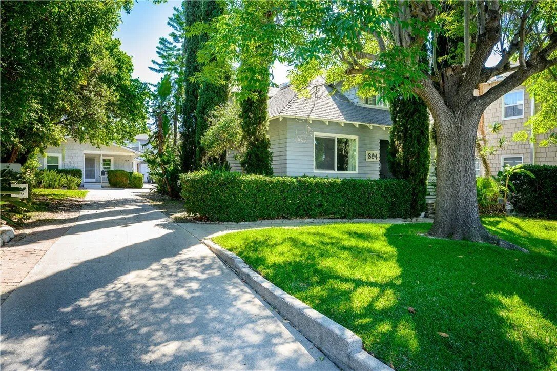 Altadena, California, United States 4 - 18535627