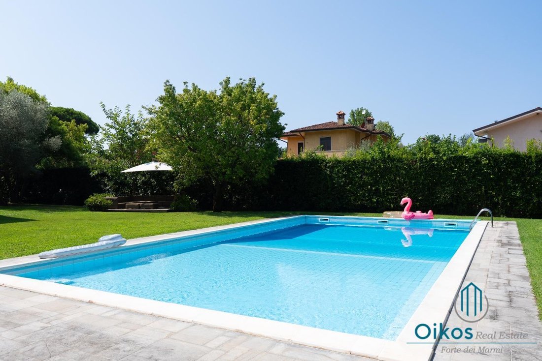 Villa in Caranna-Vaiana, Forte dei Marmi, Tuscany 4 - 18534929