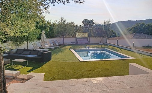 Villa in Sainte-Anastasie-sur-Issole, Provence-Alpes-Côte d'Azur, France 1