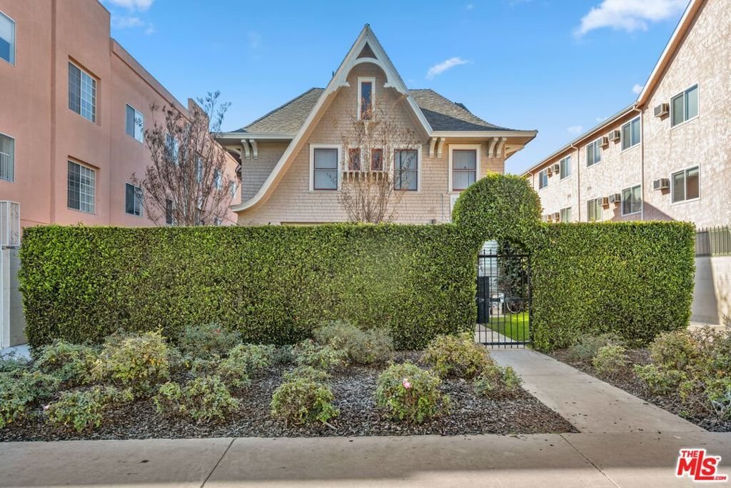 Los Angeles, California, United States 4 - 18535075
