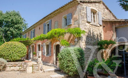 Country House in Saint-Rémy-de-Provence, Provence-Alpes-Côte d'Azur, France 1