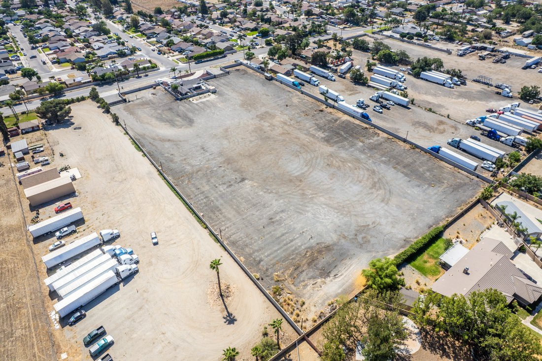 Bloomington, California, United States 4 - 18533834
