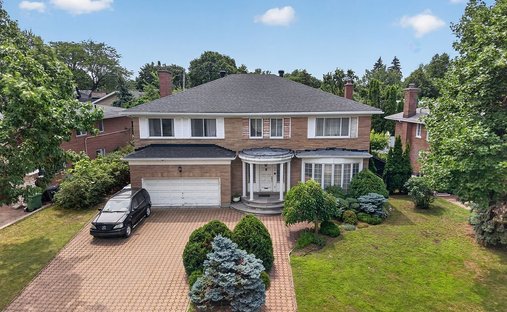 House in Mount Royal, Quebec, Canada 1