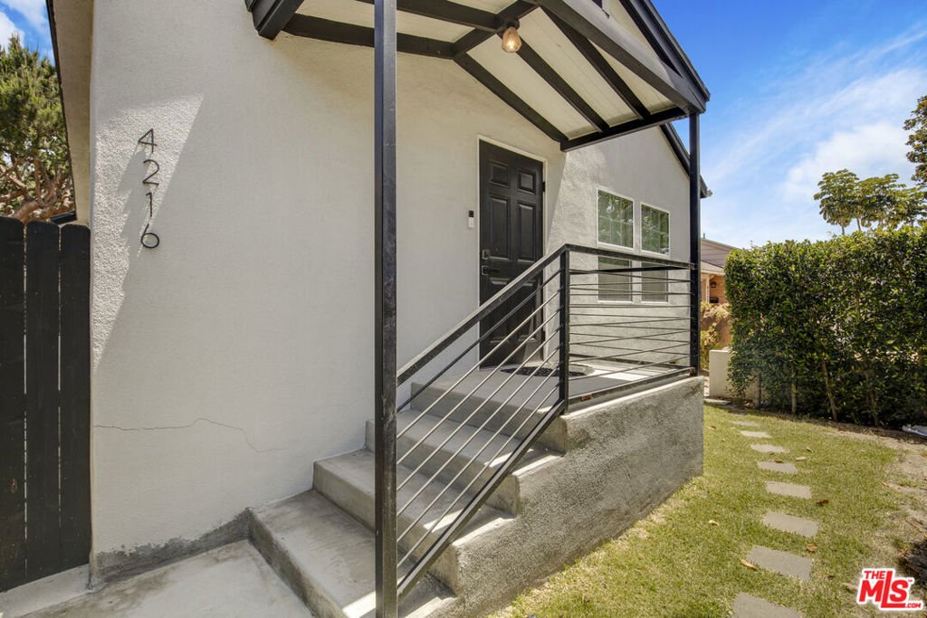 Los Angeles, California, United States 4 - 18535060