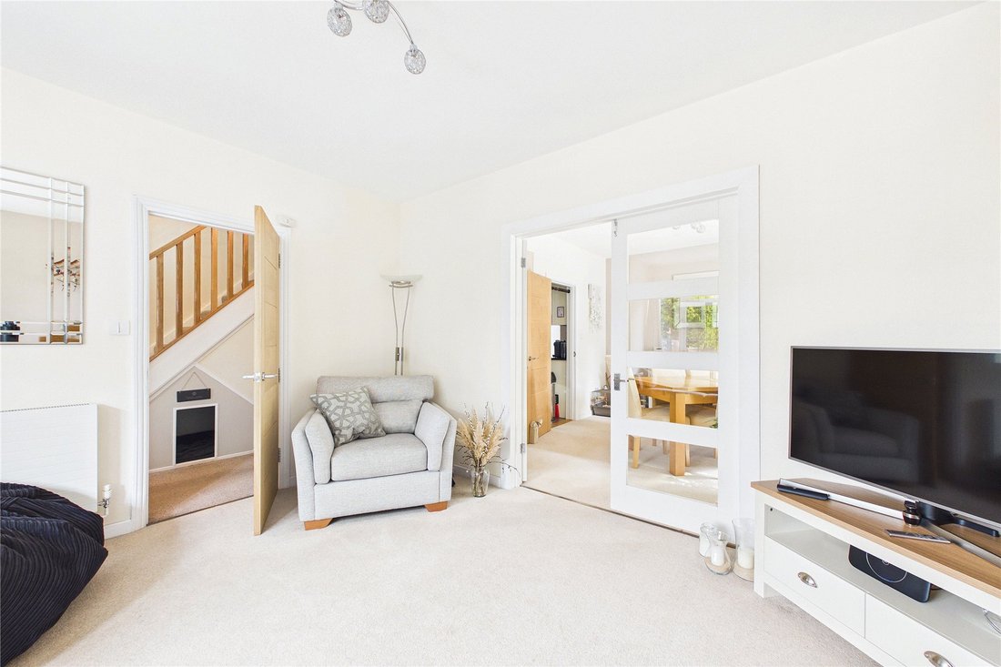 House in Surrey Heath, England 4 - 18532358