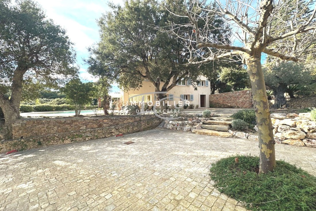 Villa in La Croix-Valmer, Provence-Alpes-Côte d'Azur, France 2 - 17235012
