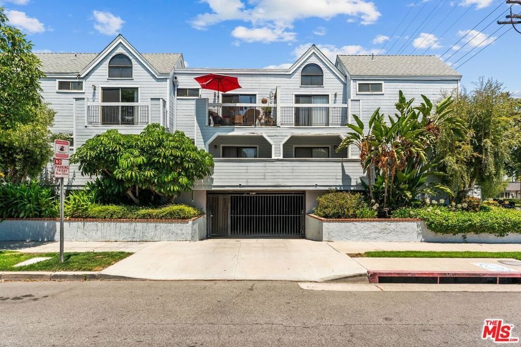 Burbank, California, United States 1 - 18535090