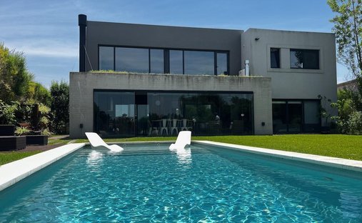 House in Belén de Escobar, Buenos Aires Province, Argentina 1