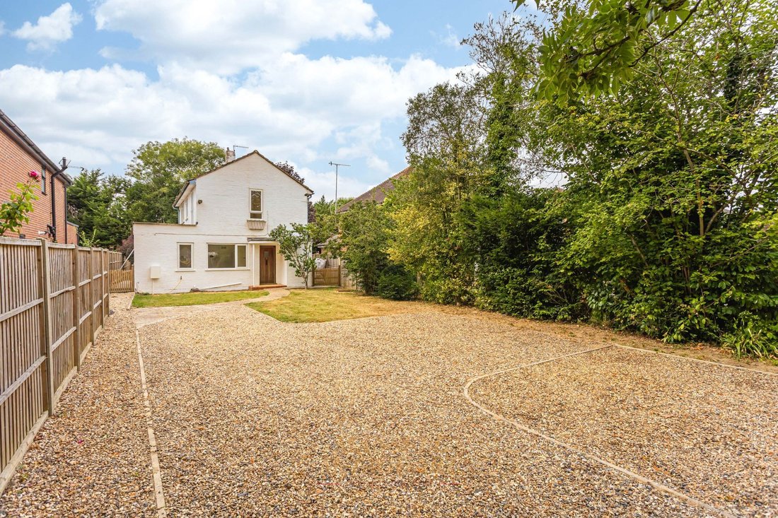 House in Horley, England 2 - 18533364