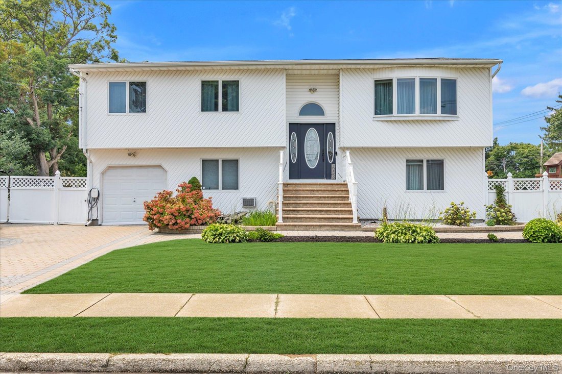 House in Lindenhurst, New York, United States 1 - 18536130