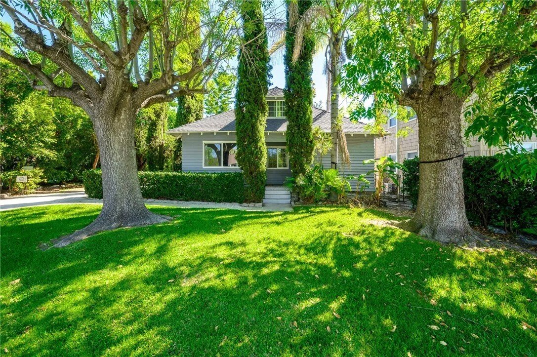 Altadena, California, United States 1 - 18535627