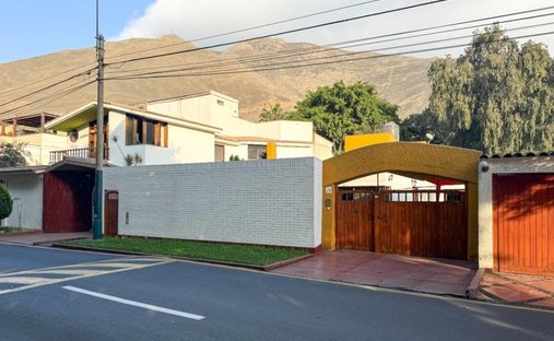 House in San Juan de Miraflores, Metropolitan Municipality of Lima, Peru 1
