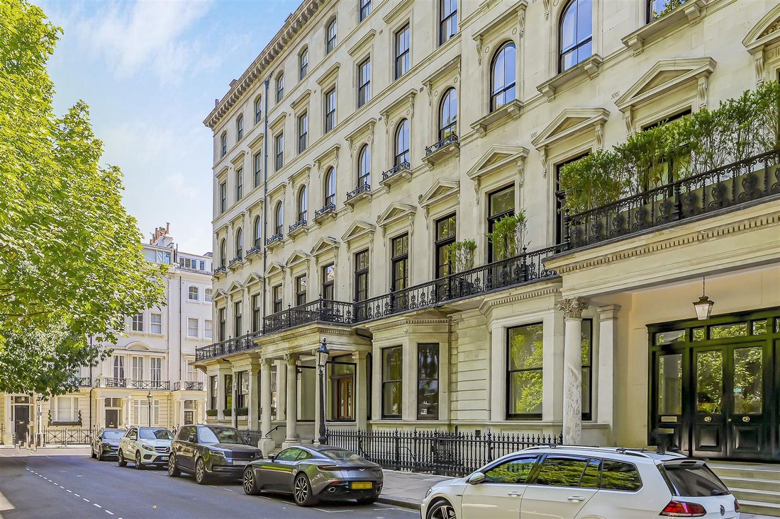Apartment in Knightsbridge, Kensington And Chelsea, England 1 - 18533482