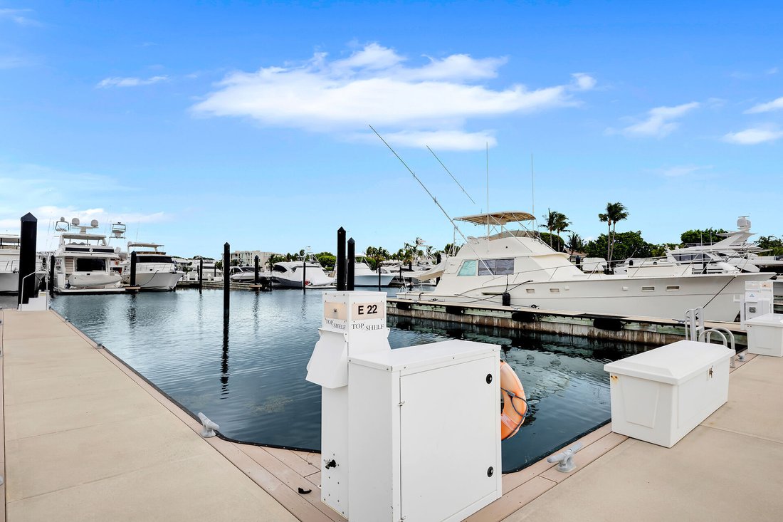 Yacht Slip Dockage in Key Colony Beach, Florida, United States 1 - 18506511