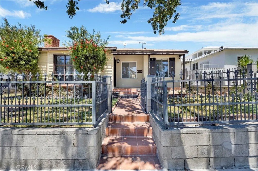 Los Angeles, California, United States 2 - 18532924