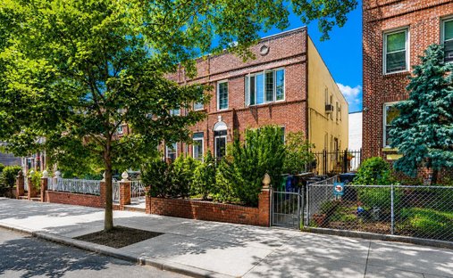 House in New York, New York, United States 1