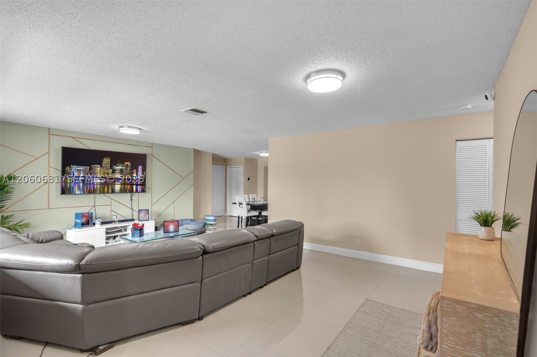 House in Pembroke Pines, Florida, United States 5 - 18532343