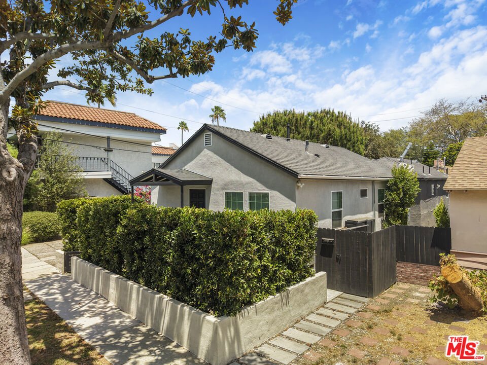 Los Angeles, California, United States 3 - 18535060