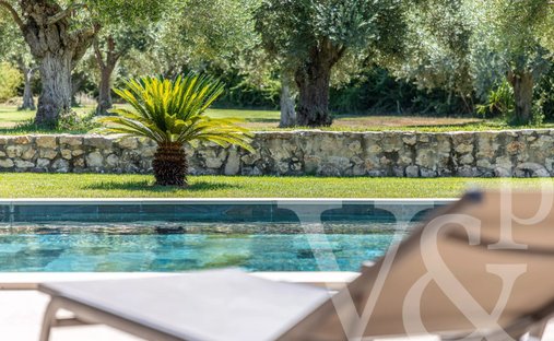 Estate in Saint-Rémy-de-Provence, Provence-Alpes-Côte d'Azur, France 1