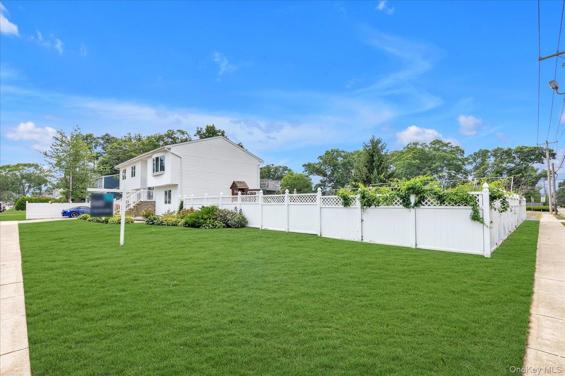 House in Lindenhurst, New York, United States 2 - 18536130