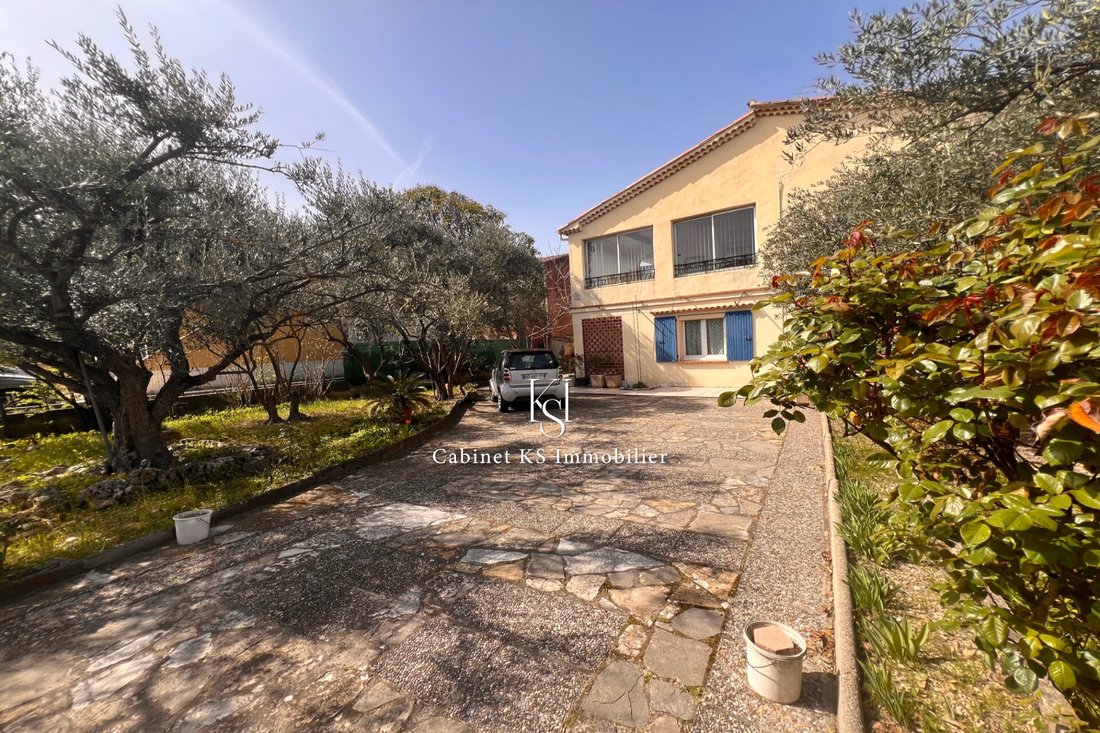 Villa in Centre Ville, Saint-Maximin-la-Sainte-Baume, France 2 - 18533158