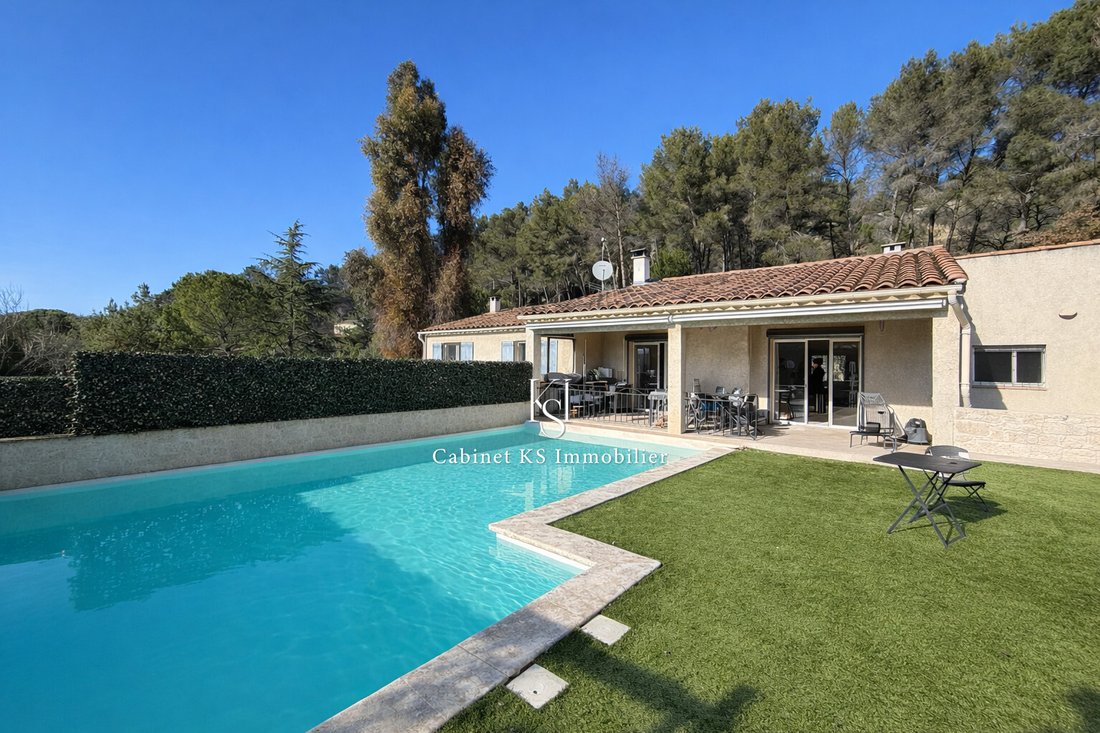 Villa in Châteauneuf-le-Rouge, Provence-Alpes-Côte d'Azur, France 2 - 18533171