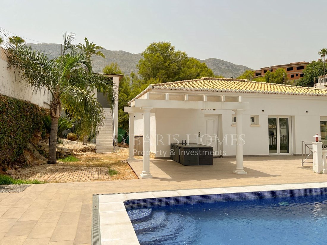 Chalet in Denia, Valencian Community, Spain 1 - 18536300