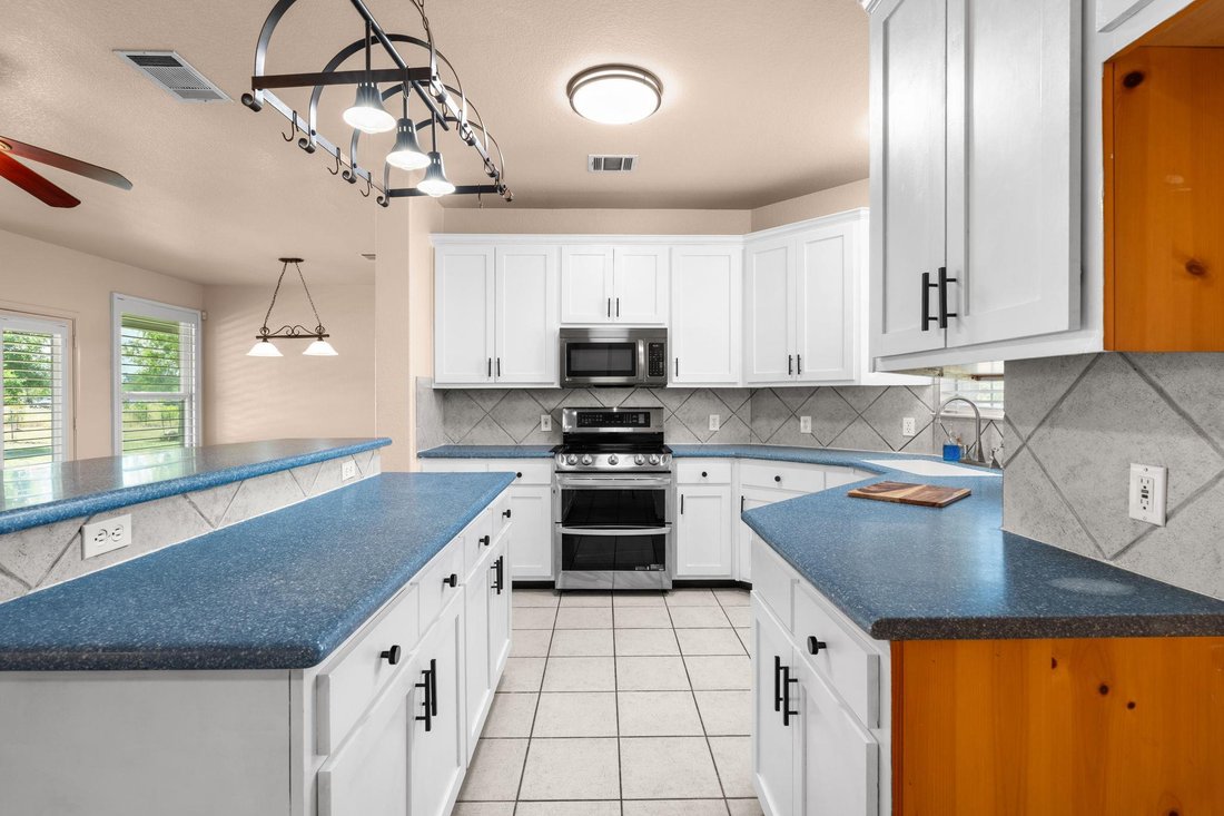 House in Florence, Texas, United States 5 - 18534600