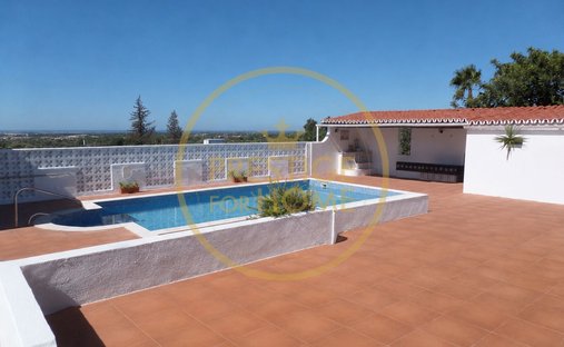 Villa in Santa Barbara de Nexe, Algarve, Portugal 1