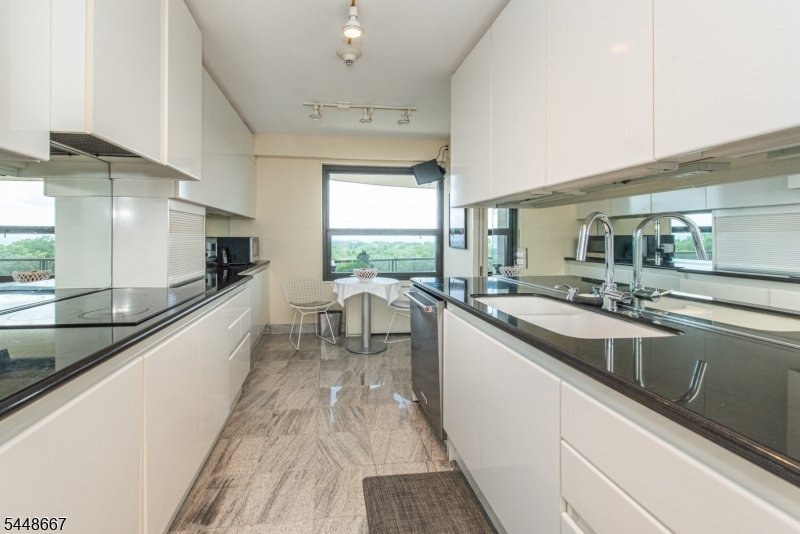 Condo in Verona, New Jersey, United States 2 - 18532432