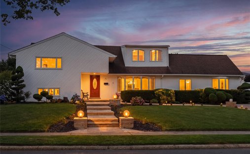 House in Massapequa Park, New York, United States 1