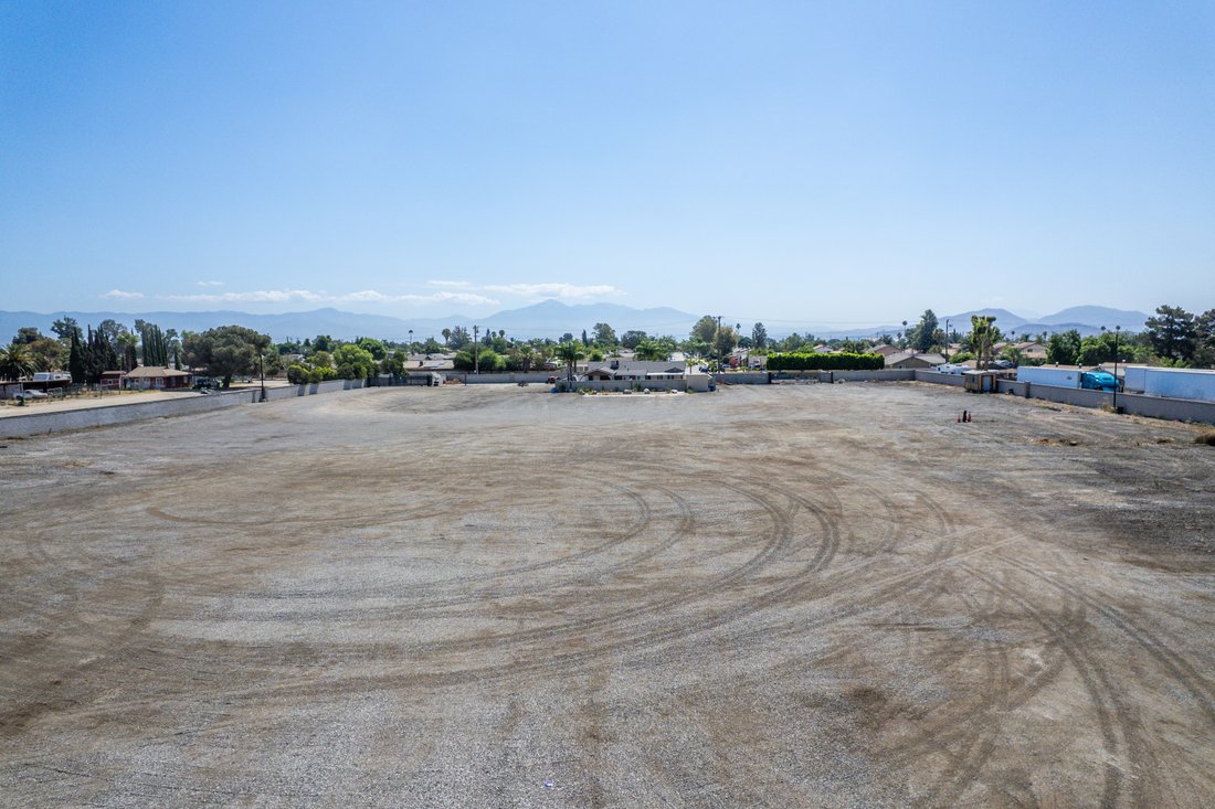 Bloomington, California, United States 5 - 18533834