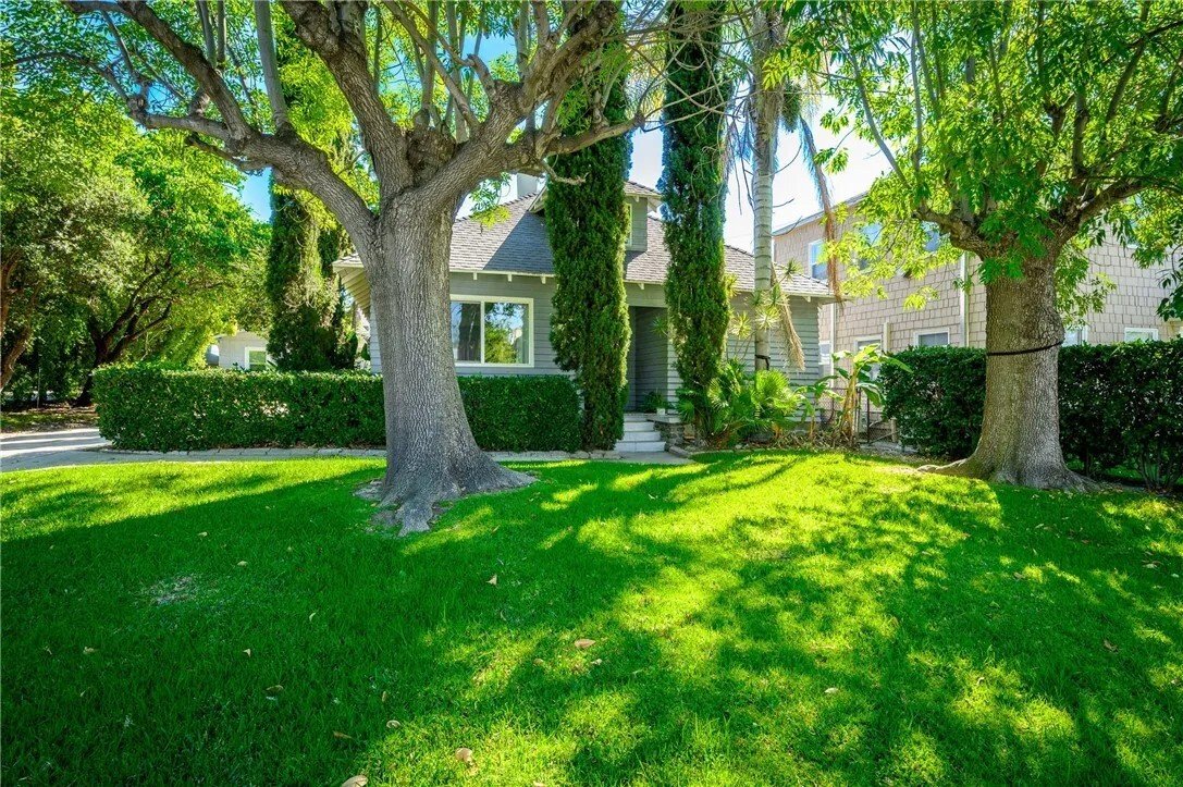 Altadena, California, United States 5 - 18535627