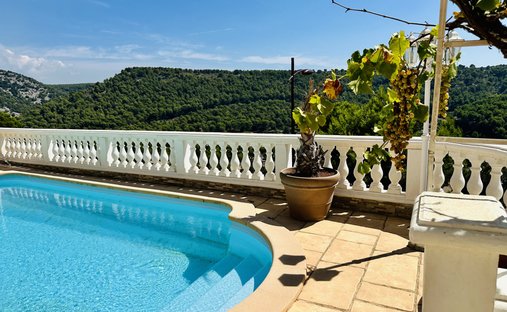 House in Carnoux-en-Provence, Provence-Alpes-Côte d'Azur, France 1