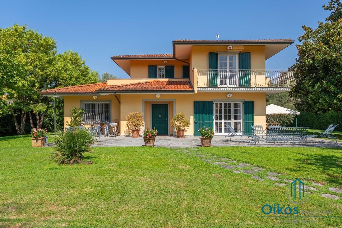 Villa in Caranna-Vaiana, Forte dei Marmi, Tuscany 1 - 18534929