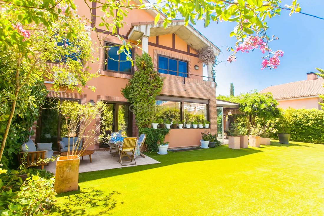 Villa in Pozuelo de Alarcon, Comunidad de Madrid, Spain 1 - 18535768