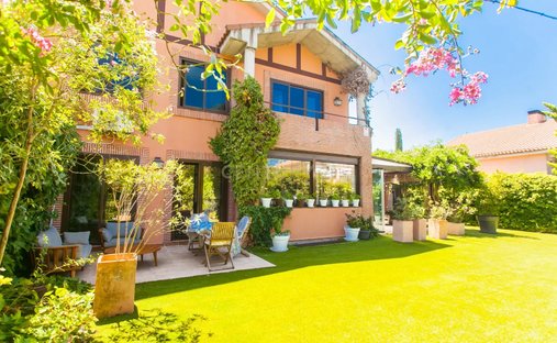 Villa in Pozuelo de Alarcon, Comunidad de Madrid, Spain 1