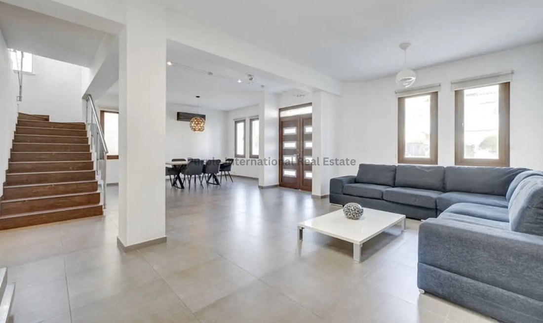 Villa in Larnaca, Larnaca, Cyprus 2 - 18533666