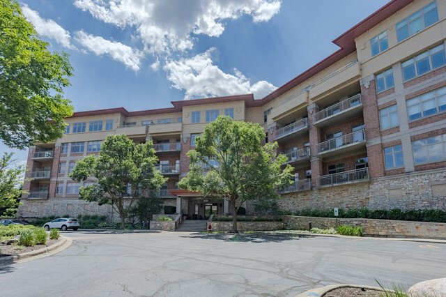 Condo in Wheeling, Illinois, United States 2 - 18532991